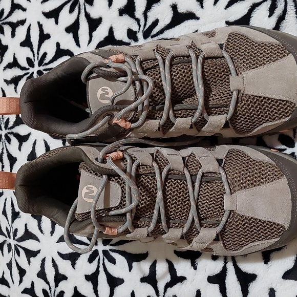 Sold out..Merrell ladies Alverstone hiking sneakers - Picture 4 of 10